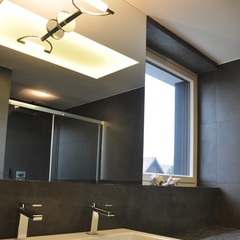 bathroom with stainless steel mosaic